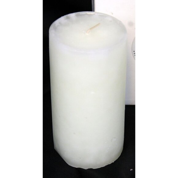 NEW Southern Living Peony Pillar Candles 6" Tall White Scented set of 2 in box - Picture 2 of 6